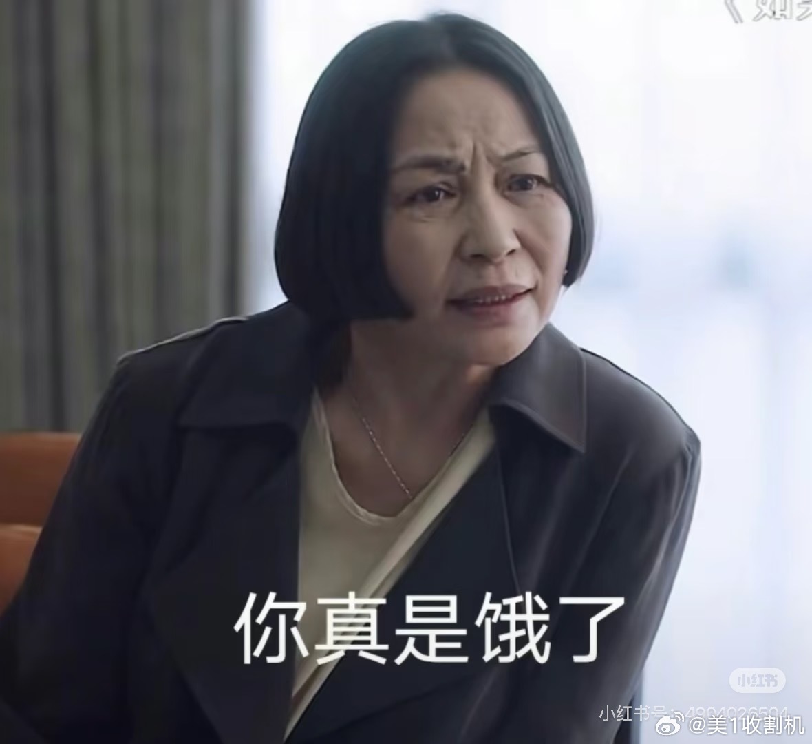 刚刚在健身房跑步机上有个300斤左右的大胖子 然后我的女教练凑到我耳边跟我说：我