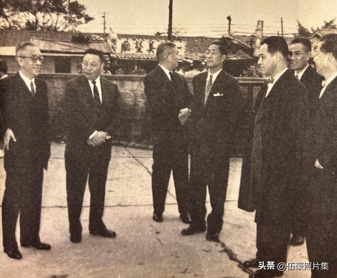 1960年2月11日，胡适在台北国际学舍纪念爱迪生诞辰大会上发表演讲，并与蒋经国