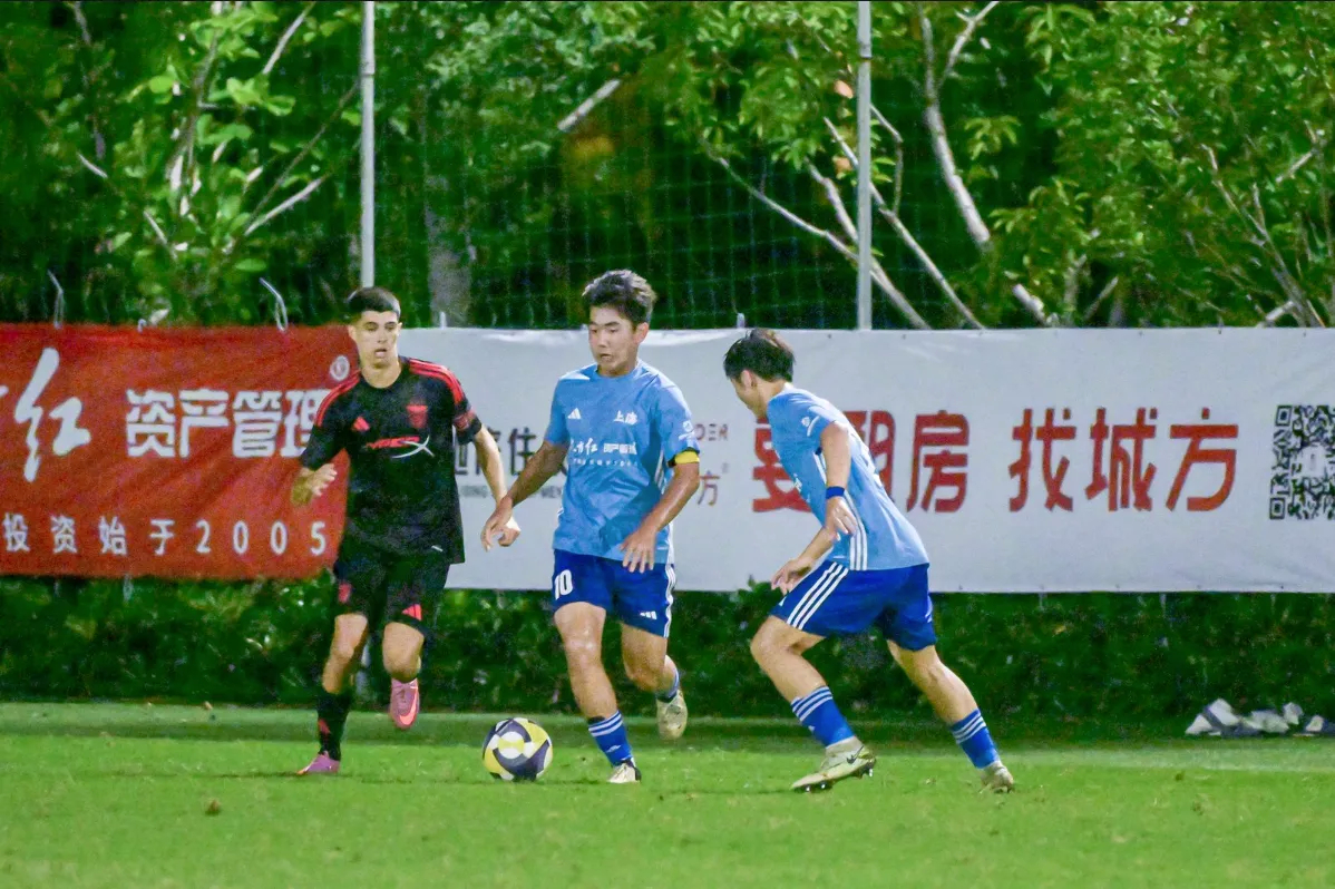 7月29日，2025上海明日之星冠军杯 在上汽浦东足球场结束了第二轮的争夺。上海