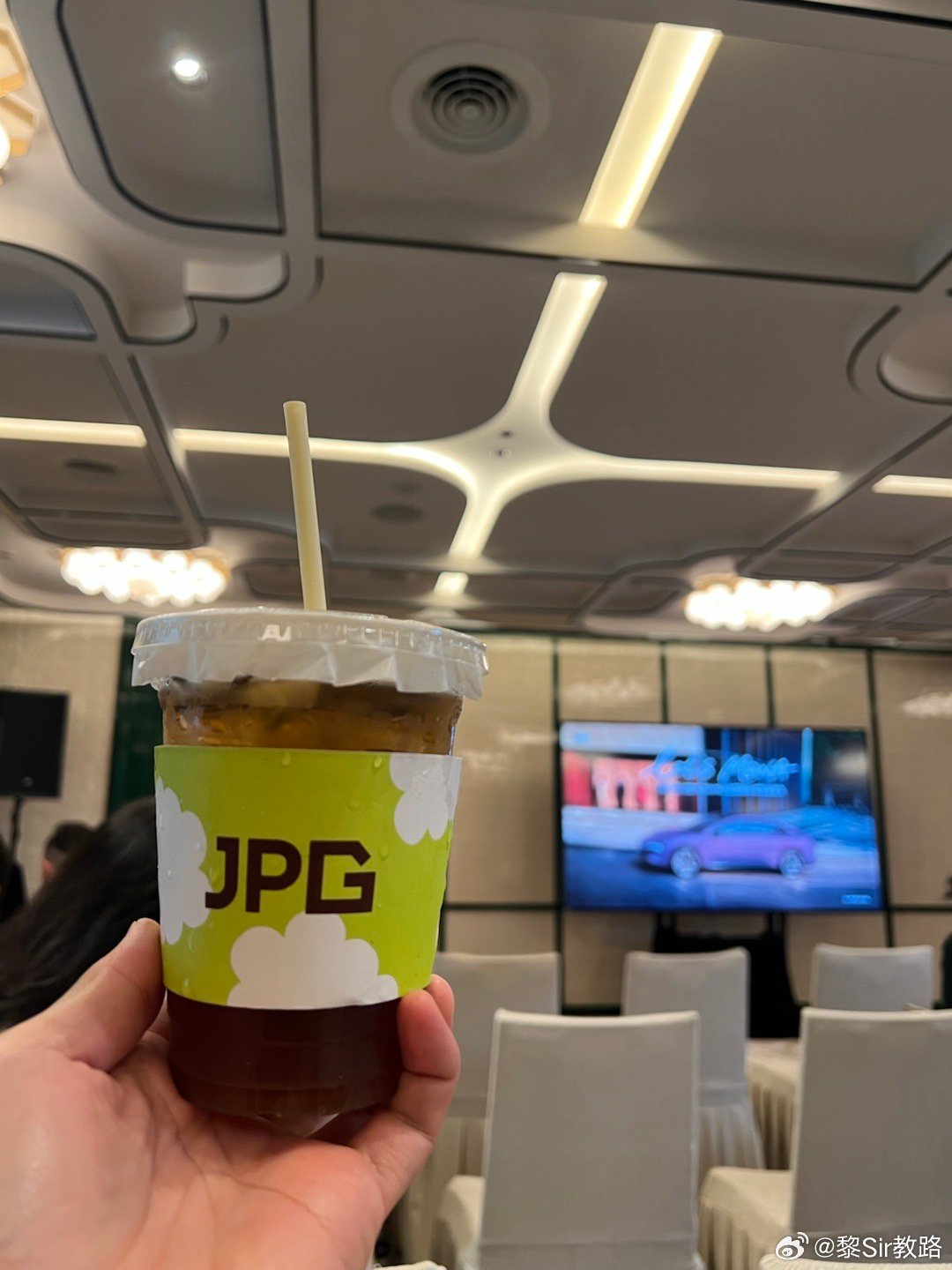 小鹏的试驾必定备好咖啡，这必须高赞。大v聊车隔空干啡