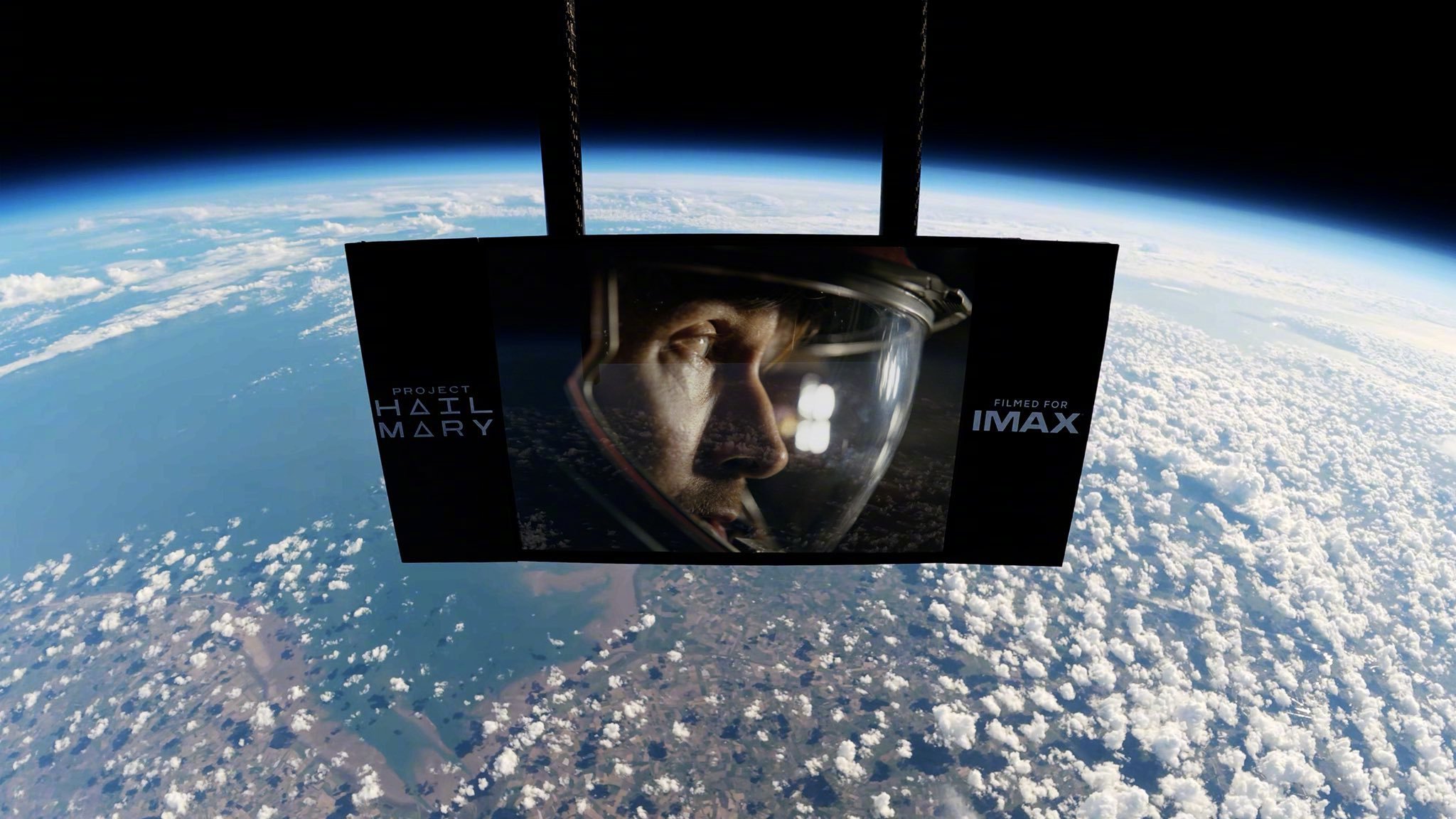 会玩，IMAX公司用高空气球把一块定制的IMAX显示屏送入太空，播放了《挽救计划