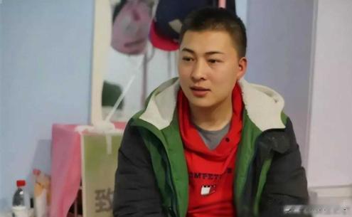法不能向不法让步！福建福州，男子深夜听到呼救声，发现一名男子对女孩施暴，女孩的脸