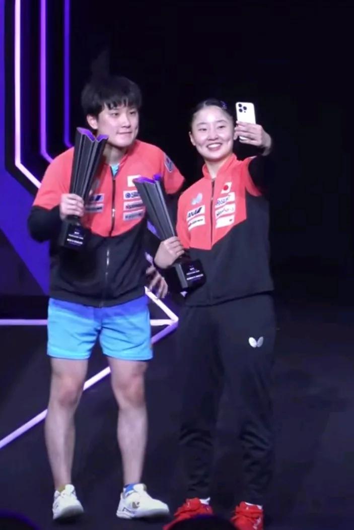 张本智和、张本美和兄妹二人夺冠了！在刚刚结束的WTT横滨冠军赛男女单打决赛中，张