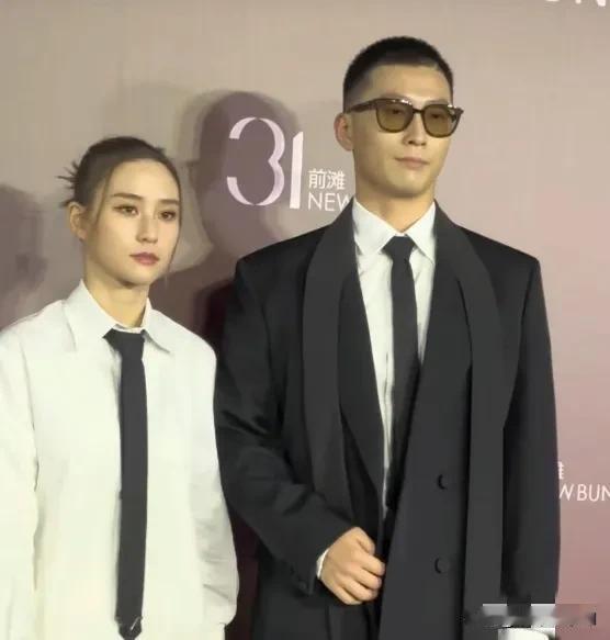 “软饭硬吃”的窦骁，婚后大男子主义尽显，何超莲自爆生活卑微，窦骁何超莲合体貌合神