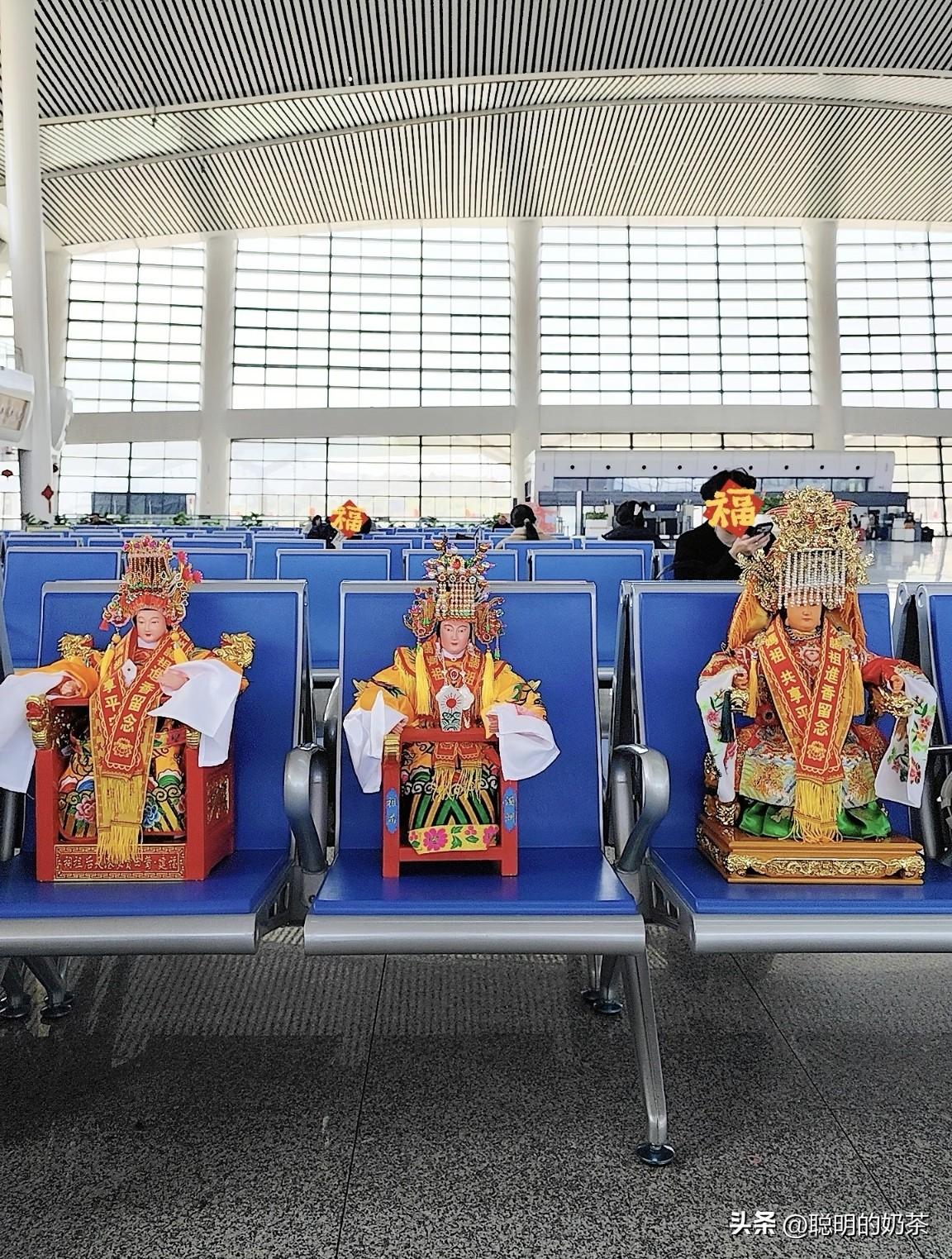 火车站拍到的一幕，说实话感觉怪怪的也不知道这是在干嘛？