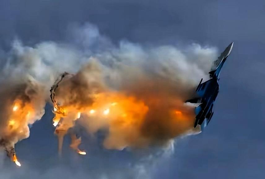 最坏情况发生，美军舰载机在沿海被击中，白宫意识到大国出手了！
 
这架被击中的战