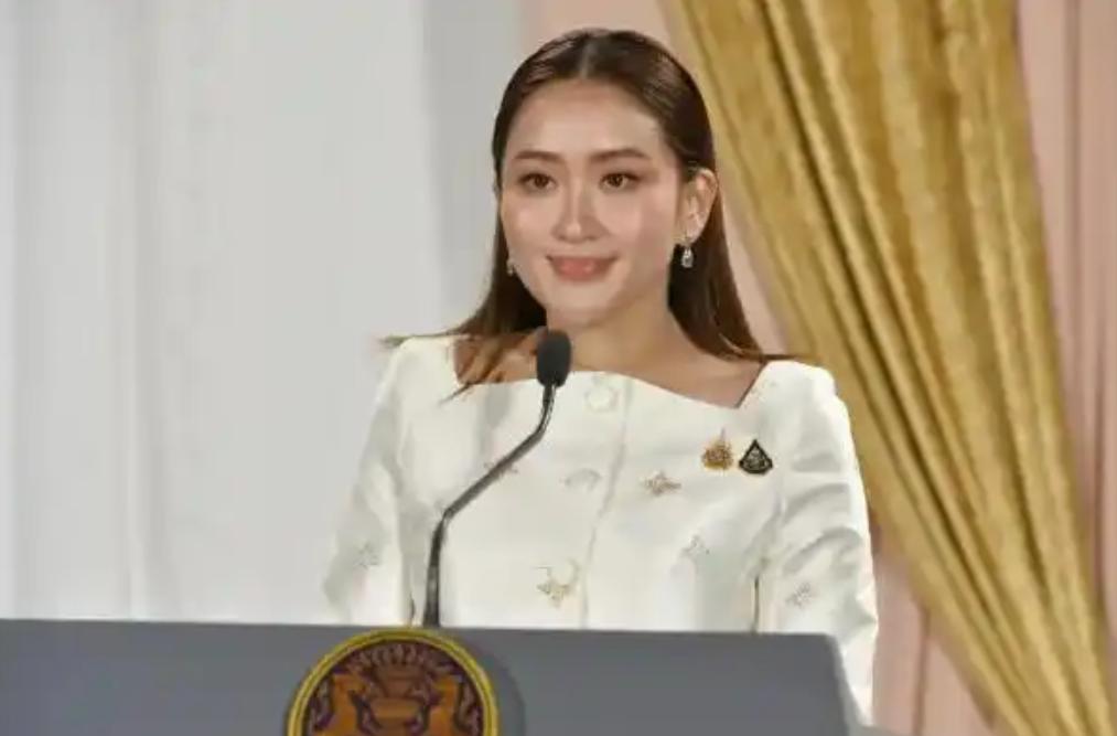 泰王对佩通坦态度的转变，正悄然成为影响局势走向的关键因素。
近来泰国政坛可谓风波