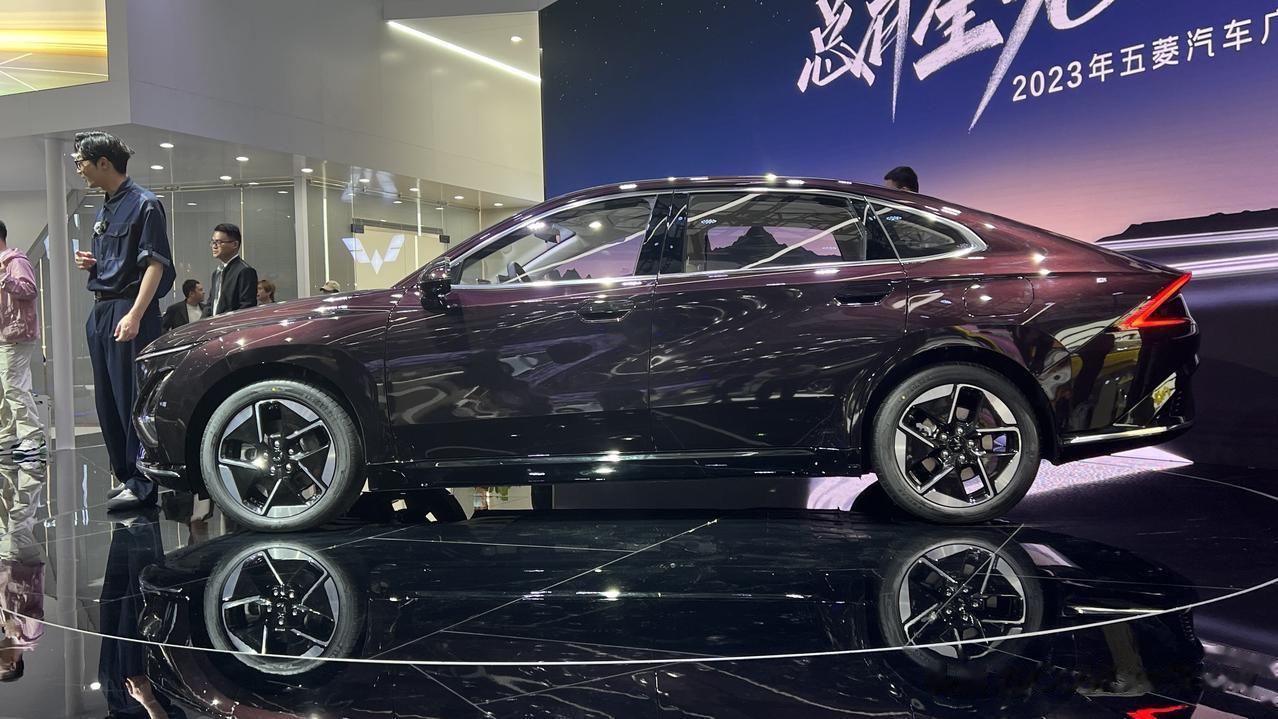 五菱星光上市
比亚迪用“9.98”的秦plus让一众十万级的合资A级车无地自容，