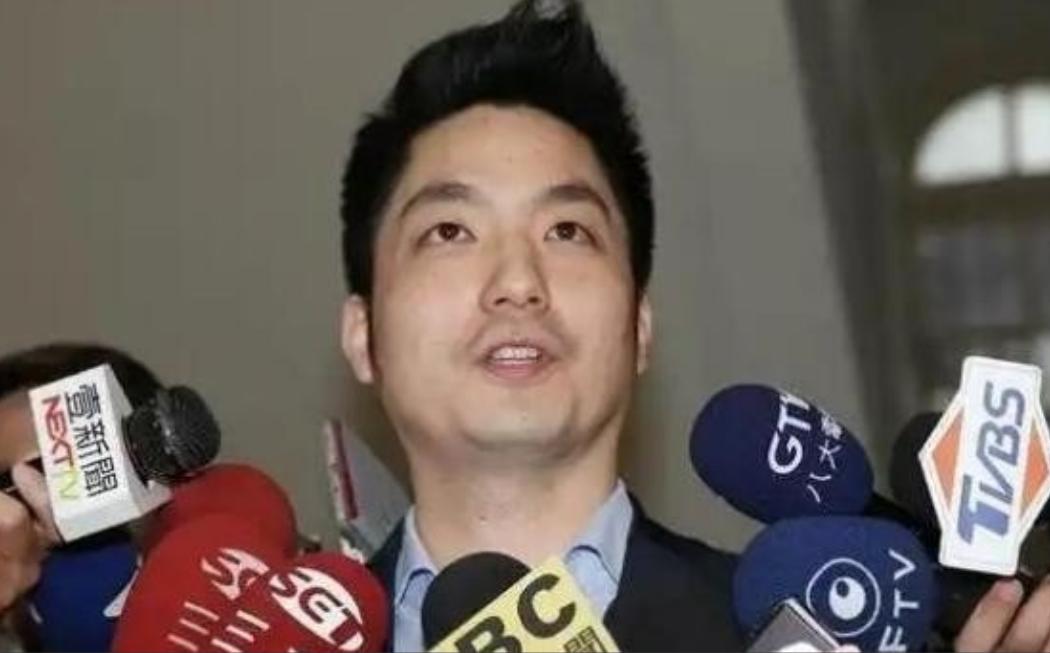 台北市市长、蒋介石的曾孙蒋万安直接把话撂下了！他当着媒体的面斩钉截铁地表示，自己