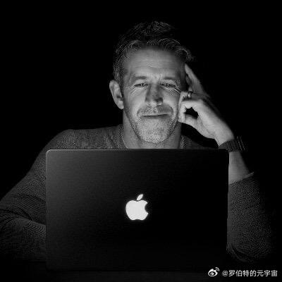 特努斯知道灯才是新MacBook Pro真正的卖点[无聊]触控屏什么的都没用，祖