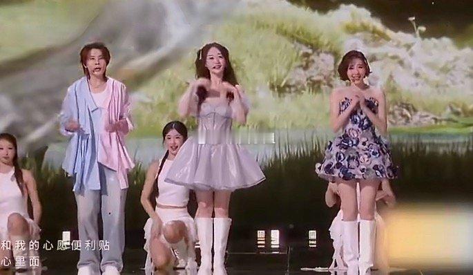 谁想出来的梗万通筋骨贴可还行努力了！努力了！王濛嗓子都要夹冒烟儿了心愿便利贴 万