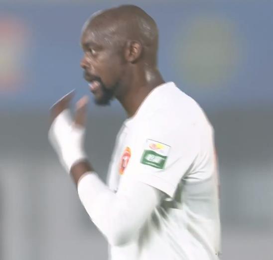 辽宁铁人队补时阶段进球，最后1：1战平青岛西海岸，姆本扎本场表现一般，田玉达那个