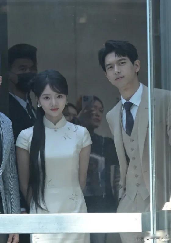 妈耶！新浪总部的电梯是什么神仙宝地，每对去扫楼的CP都好配，就连任敏都漂亮得让人