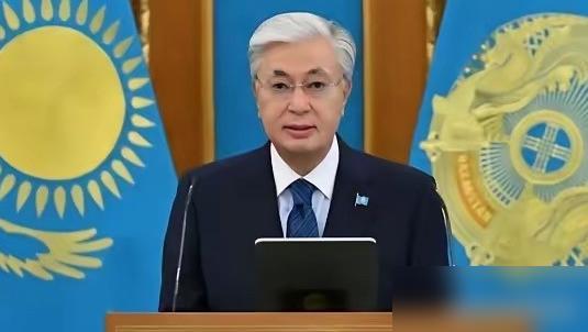 近期涉中日及哈日的两件事。哈萨克斯坦总统托卡耶夫这两天去日本访问，要和高市早苗会