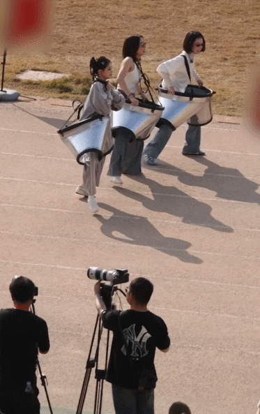 什么综艺让3个女明星穿铁裤衩 啥综艺这么敢！《周五晚高疯》让高叶周冬雨祝绪丹穿铁