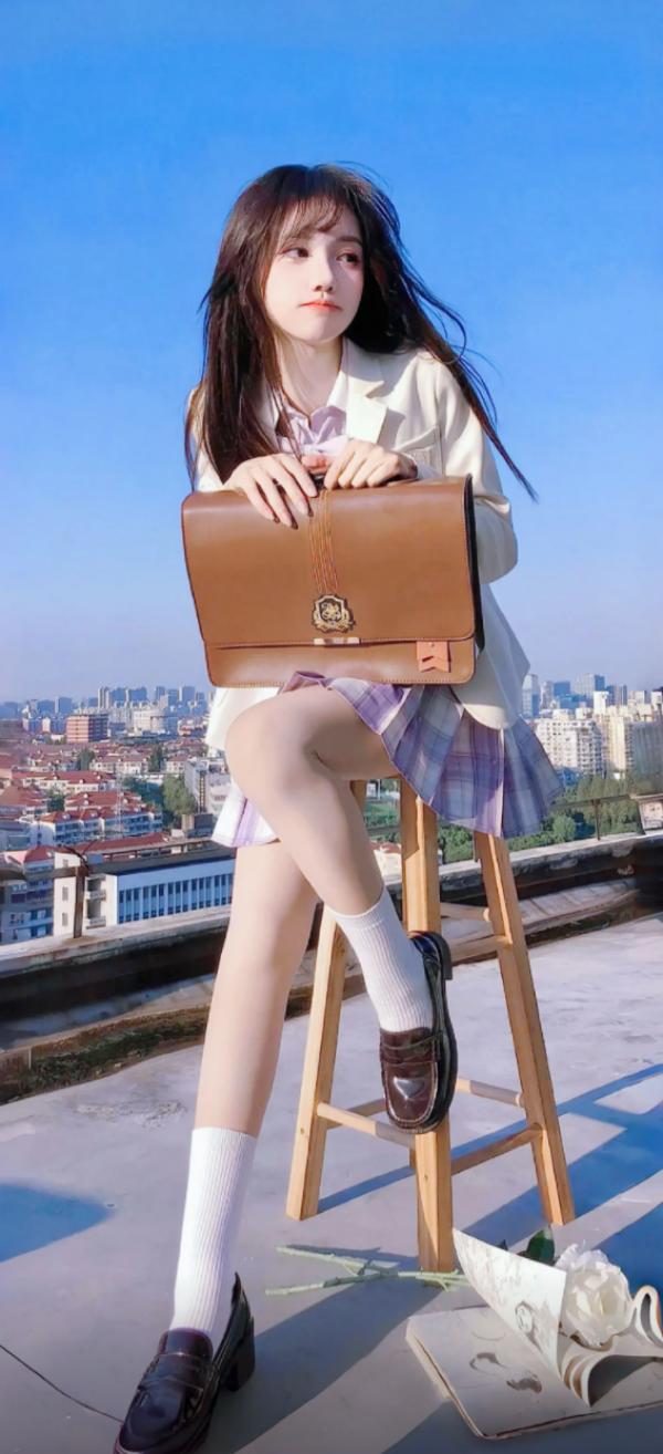 姐妹们，有没有发现，最近“脱单焦虑”又开始蔓延了？各种“脱单攻略”、“恋爱秘籍”