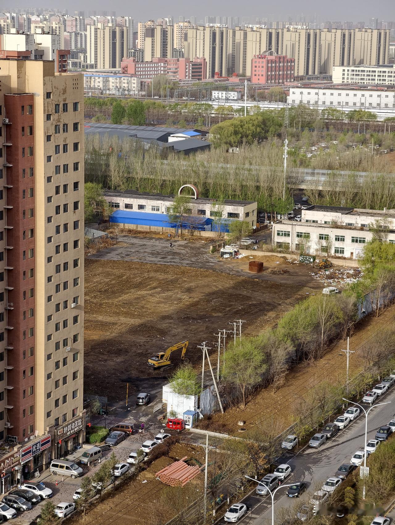 沈阳大东一地块有新动静！土地已平整，期待后续…
 
在沈阳大东区轩兴四路南侧、望