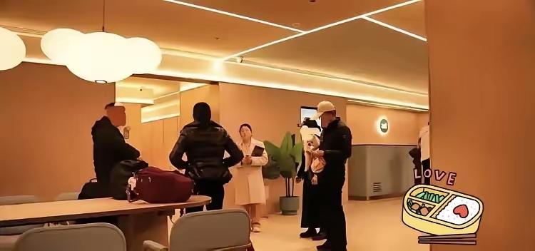 刚看到郑州这家汉庭酒店的事，我必须说一句：干得漂亮！

事情很简单：客人带了两只