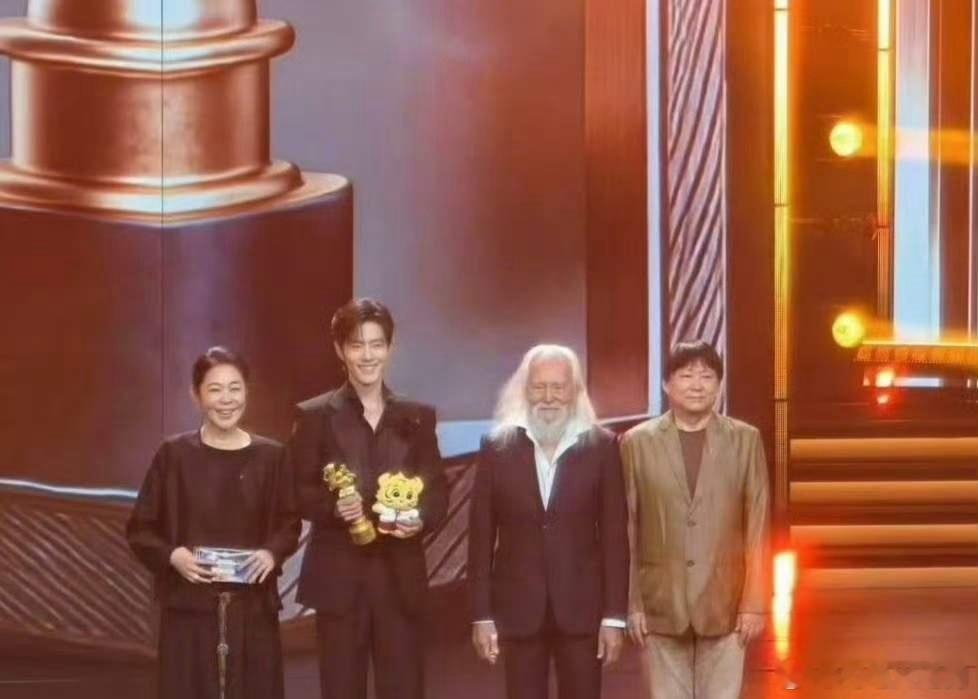 1.北京大学生电影节影帝：肖战2.薛之谦《天赐的声音7》3.潮热雨季未解之谜 田