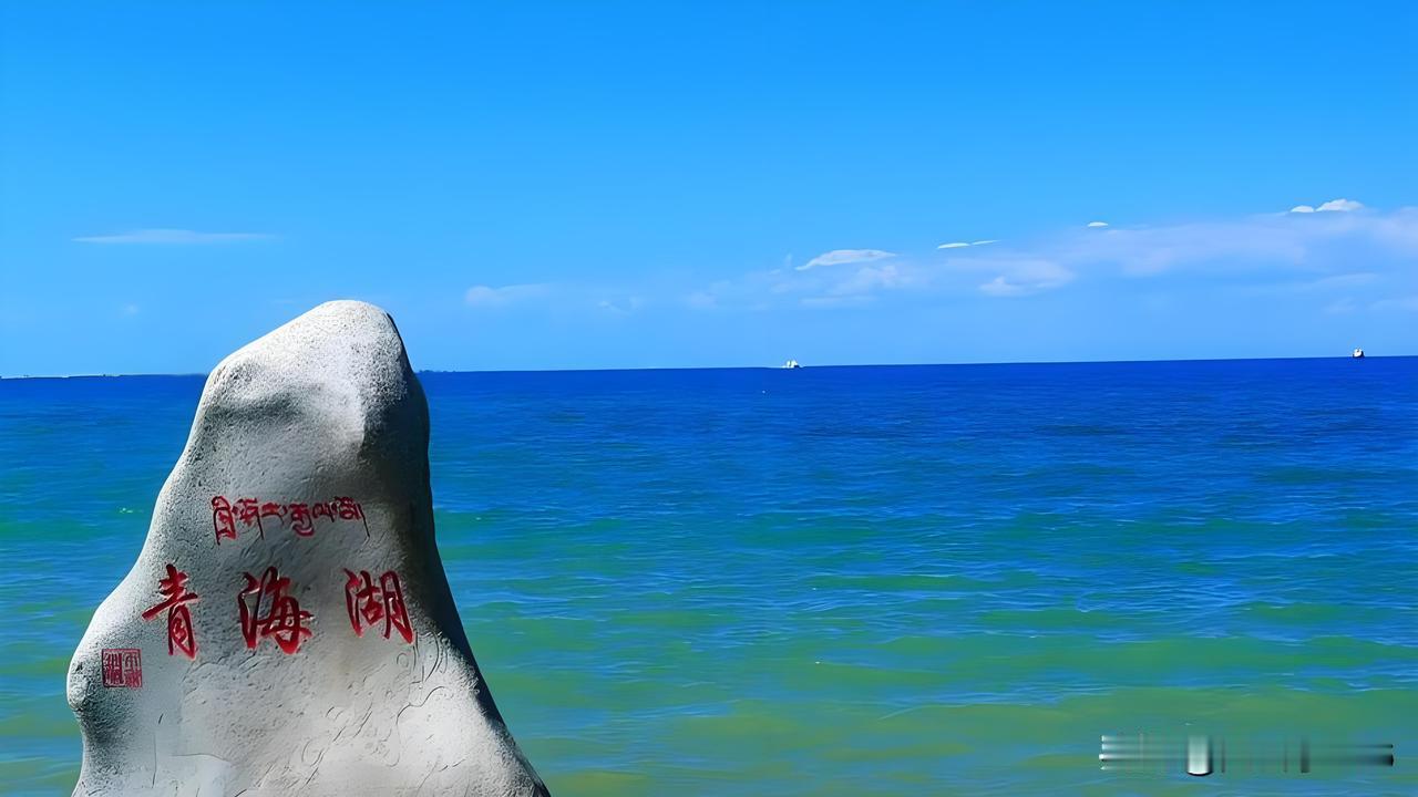 其实，在一年当中都可以去青海湖，不同的季节有不同的旅行感受

7-8 月‌：油菜