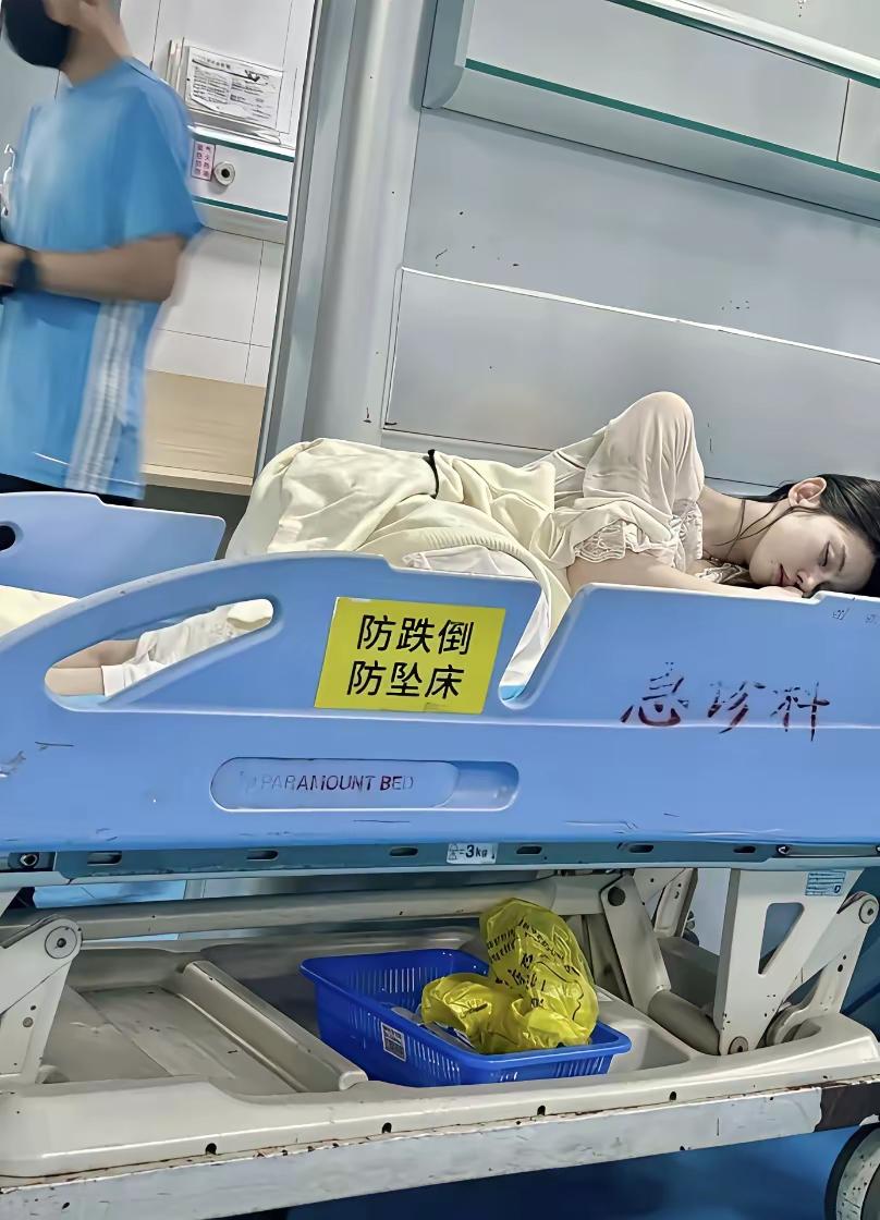 老婆生病住院了，
看着都让人心疼。
快快好起来吧。