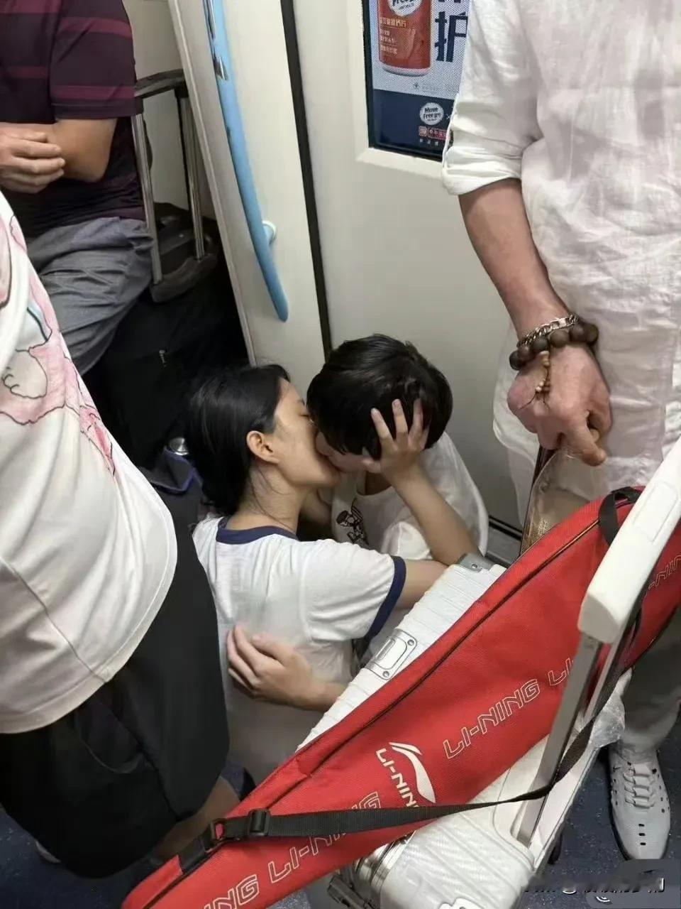 按耐不住的小情侣