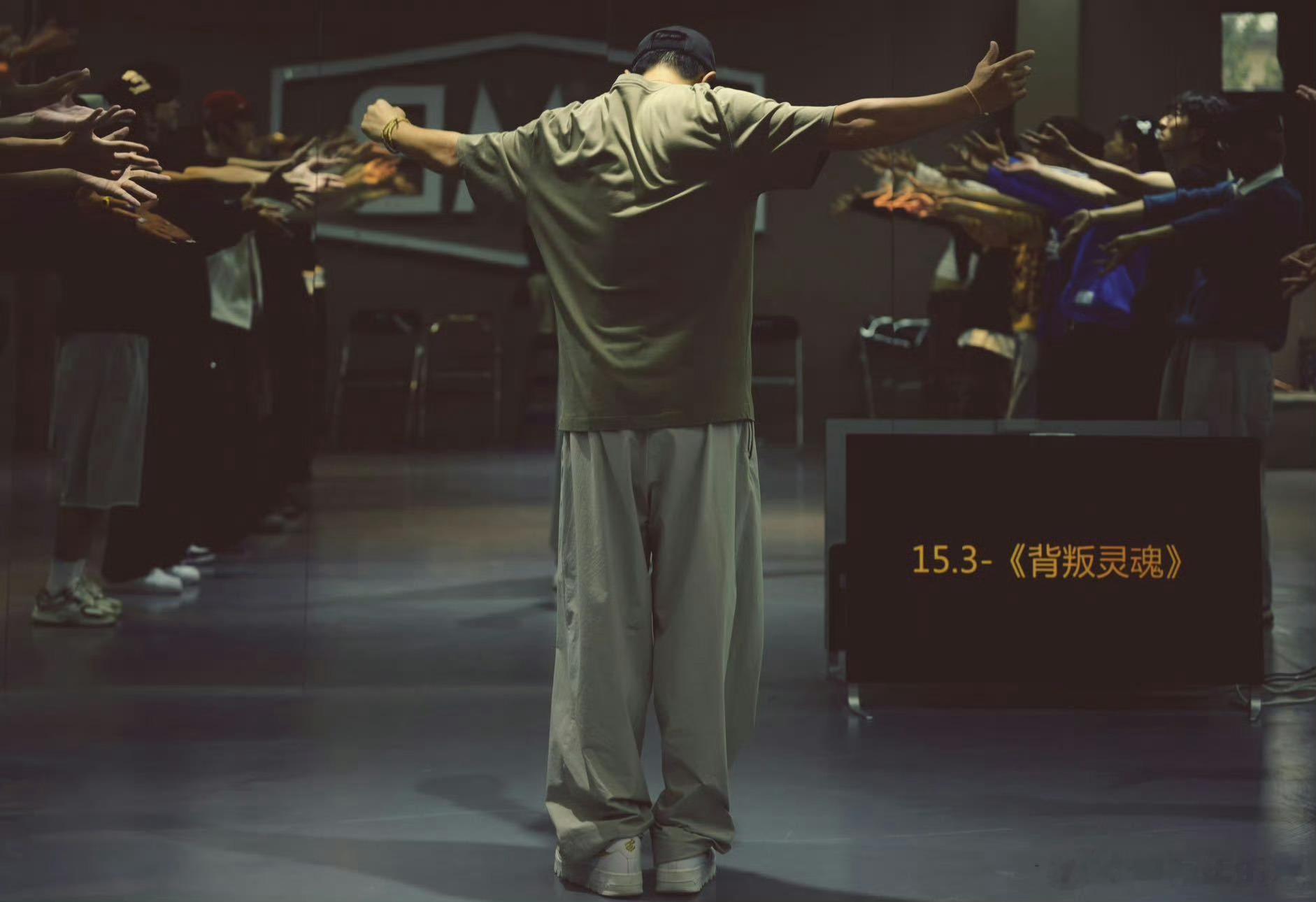 韩庚韩庚广州站歌迷想听的都有青春里最难忘的名字一定有韩庚，承载无数回忆与情怀，广