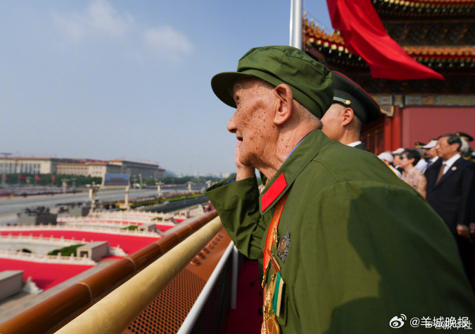 【转发！致敬英雄前辈！】向英雄前辈致以崇高的敬意！他们是民族的骄傲，他们是永远的