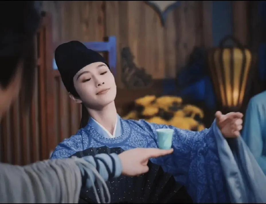 这样的“男人”不会有人说他有油腻感了吧？

好一个风流倜傥的俊俏小生！男装扮相帅