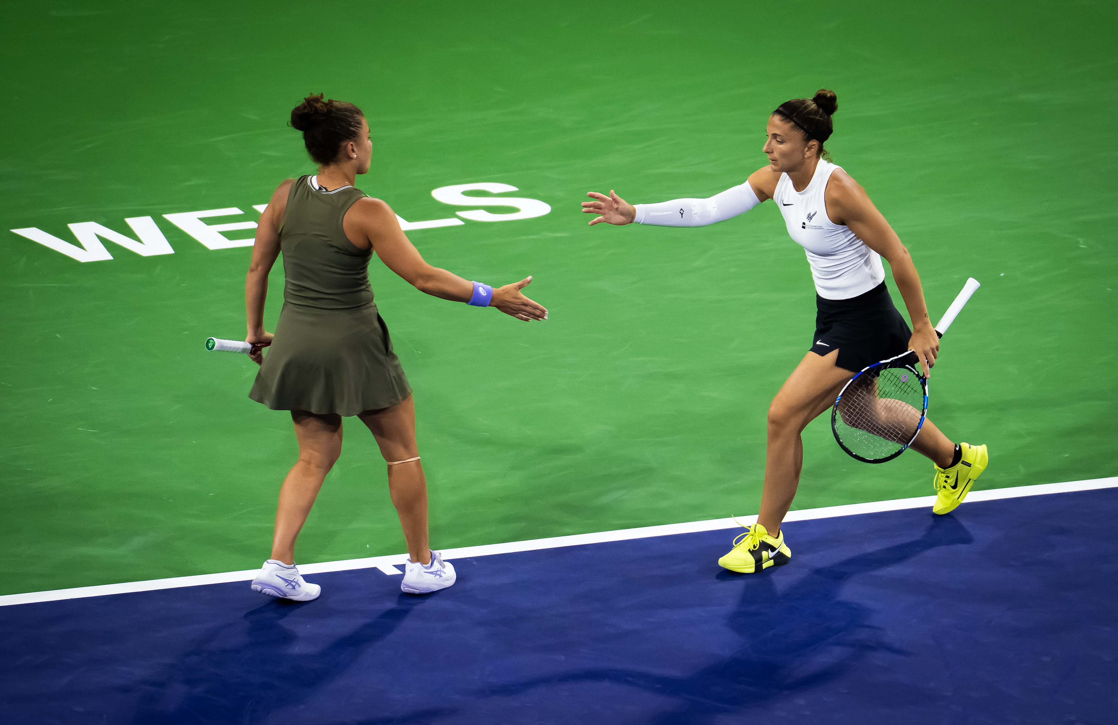 WTA1000印第安维尔斯站双打1/4决赛，头号种子埃拉尼/鲍里妮在第二盘克服0