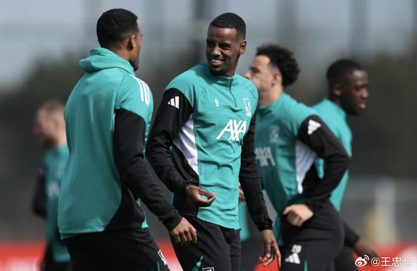 巴黎圣日耳曼VS利物浦 伊萨克复出了，但斯洛特说还不足以首发 