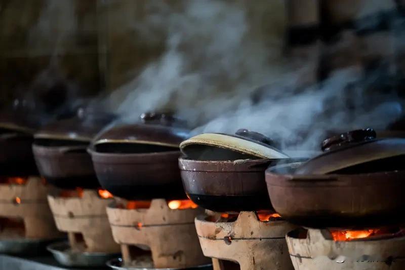 新员工不熟悉操作
所以就把拖把在锅里洗
这样的回应是把消费者当傻子了
11月6日