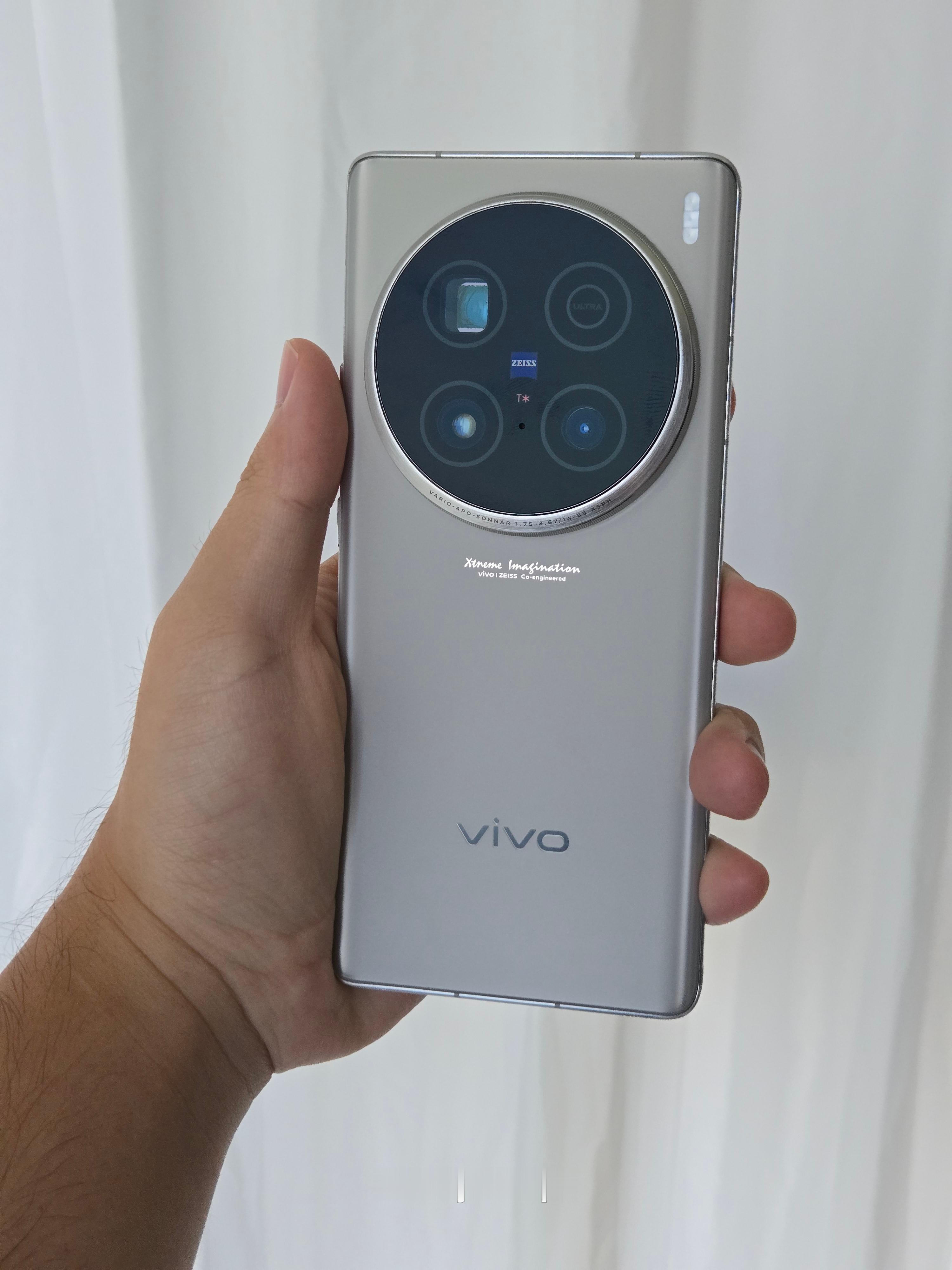 没忍住还是买了vivo X100 Ultra，既然喜欢的人未必能在一起，那碰到喜