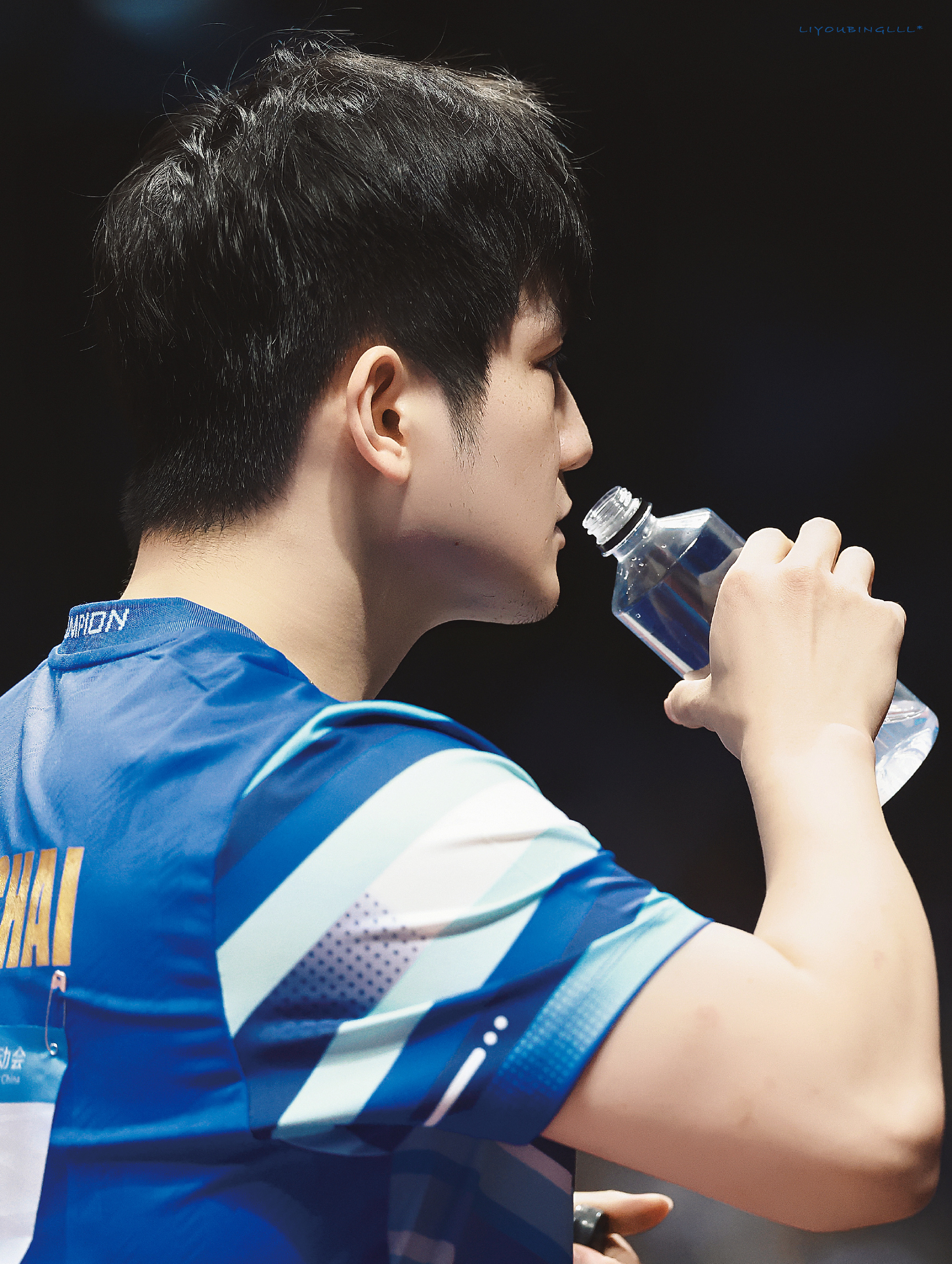 FZD樊振东喝水拉近在拉近