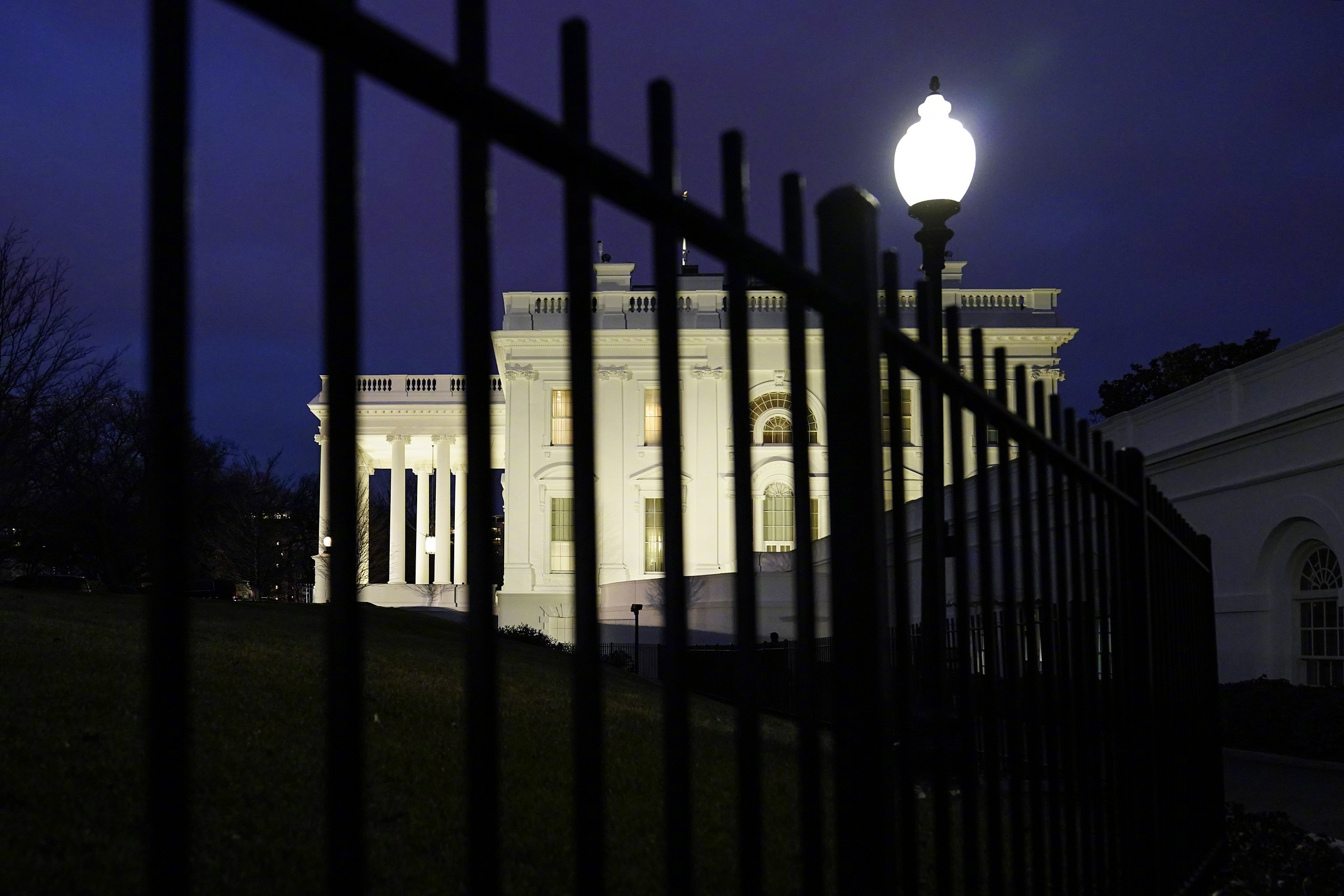 【“#美国遭遇四大挫败#”】2月28日，当特朗普总统对伊朗发动攻击，我们称他的决