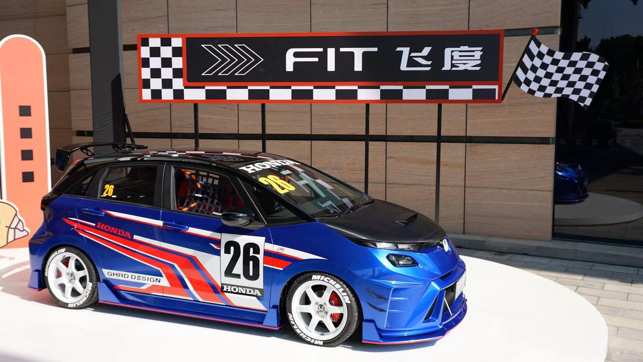 想不到，这两天的热点依然是飞度。
新车限量3000太卖完了。
然后有协会发的三年