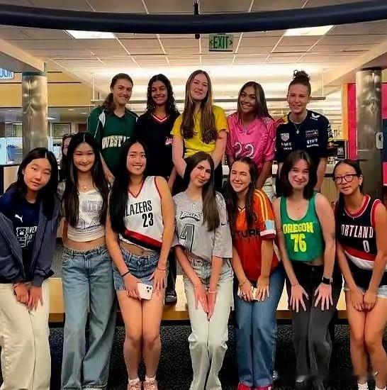 “牢A”这一波回暖，顺带把留学圈的底裤都给扒了！


圈里新冒出来个词叫“带球回