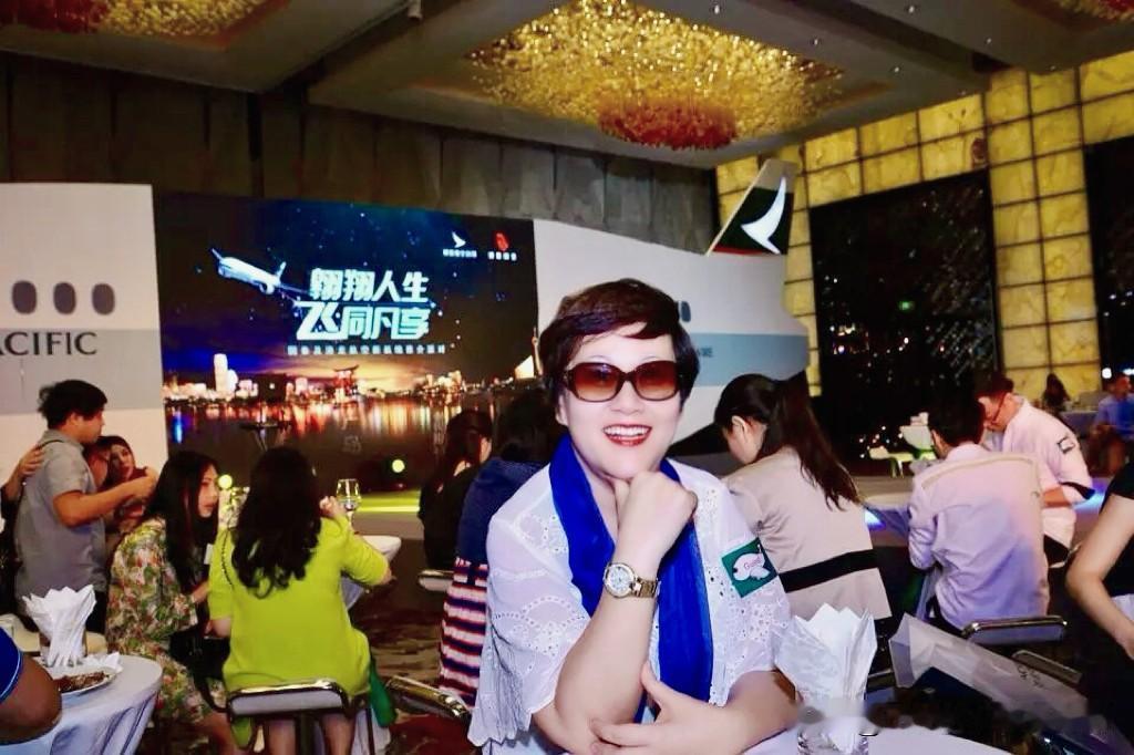 这篇文章专门写给年轻的男性，如何挑选优秀的女性：
第一：外貌与牙齿
这是一个容易