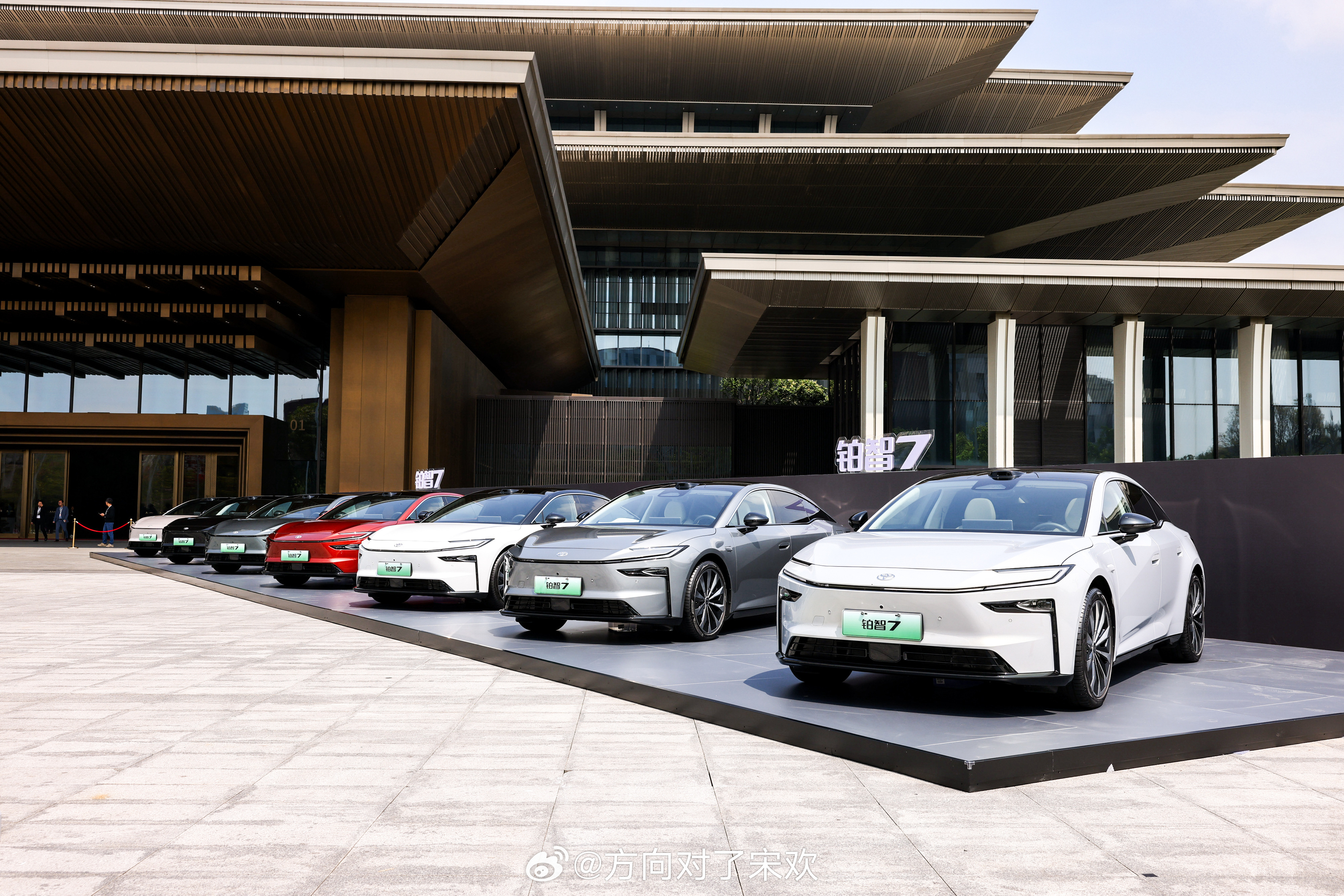 15 万级能拿下鸿蒙座舱 + 华为电驱的合资新能源轿车，也就铂智 7 了吧，预售