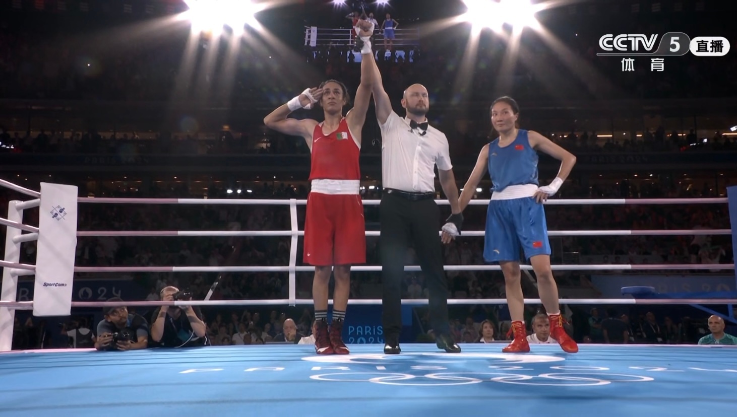 #杨柳拳击银牌# 在女子拳击66公斤级决赛中，中国选手杨柳不敌阿尔及利亚选手哈利
