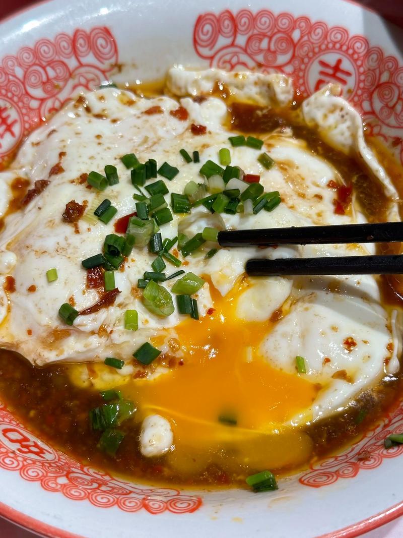 长沙开福寺边的韵味湘菜，这家店好美味！
荣康小饭局
美食推荐：
1、醋溜溏心蛋、