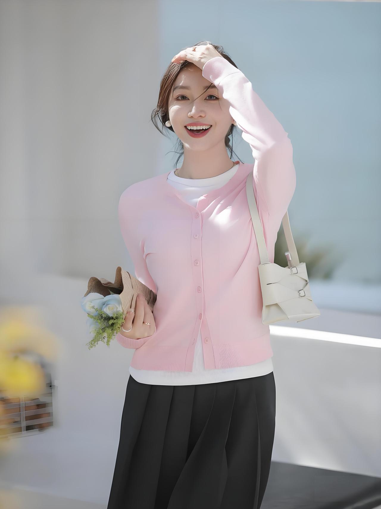 🌿 高级感穿搭：克制的精致，越简单越耐看
核心逻辑：低饱和色彩+利落剪裁+质感