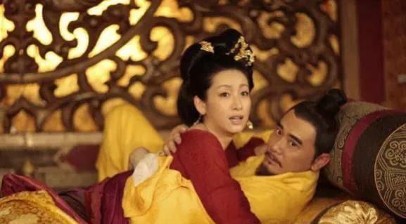 一天，武则天在李治的龙床上发现了自己的亲姐姐武顺。武顺一脸羞愧地看着妹妹，不发一