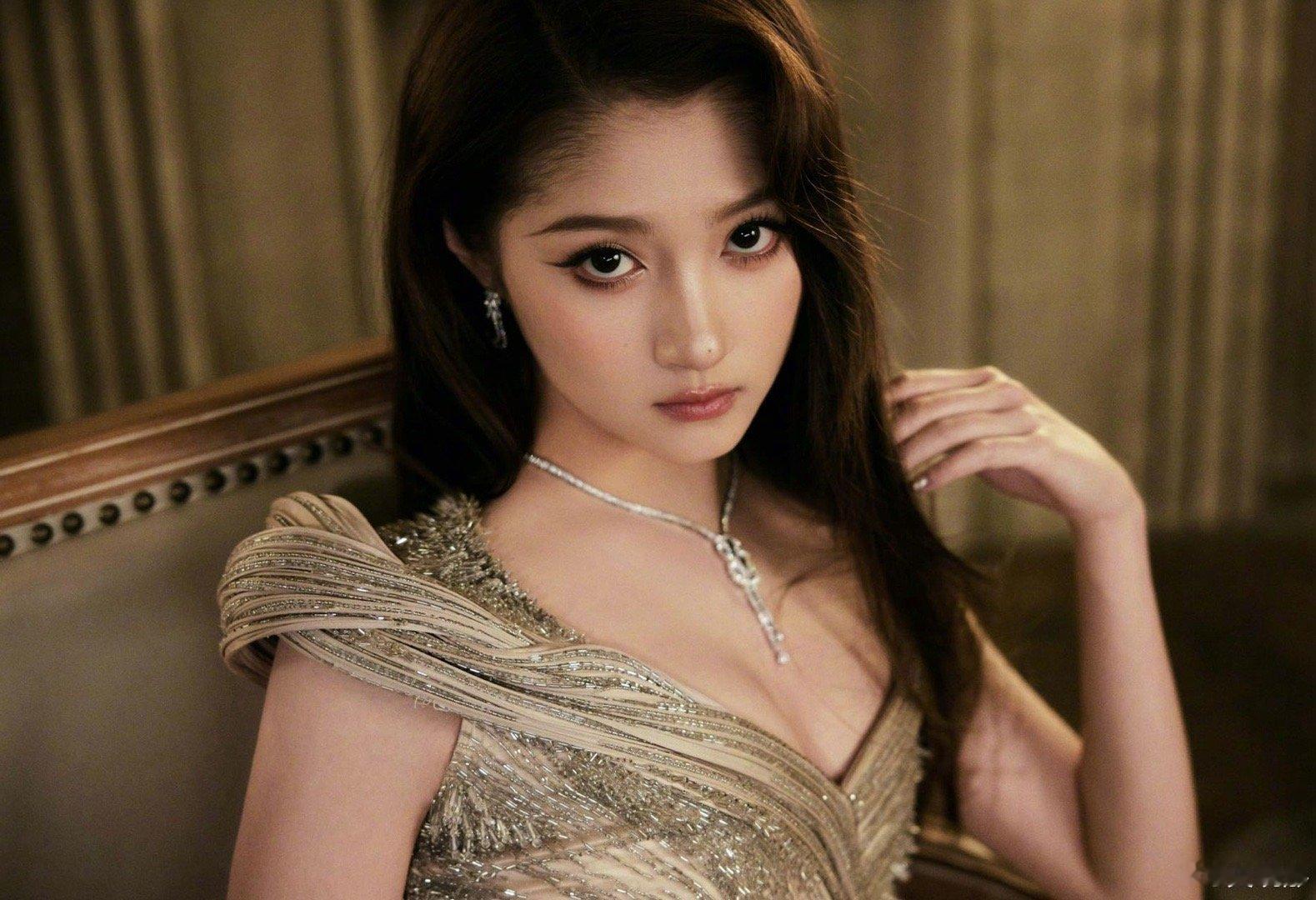 #关晓彤回应和闫妮是微醺母女##王安宇回应圆了华妃要孩子的梦# 和qaa的二次合