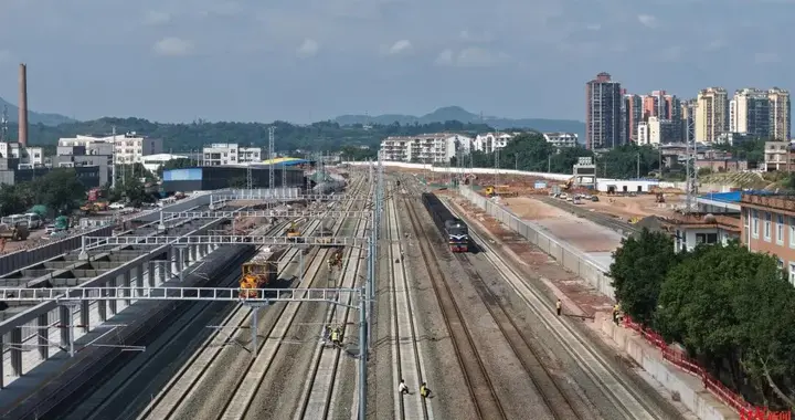 全线牵引变电所受电启用 隆泸叙铁路预计年底通车