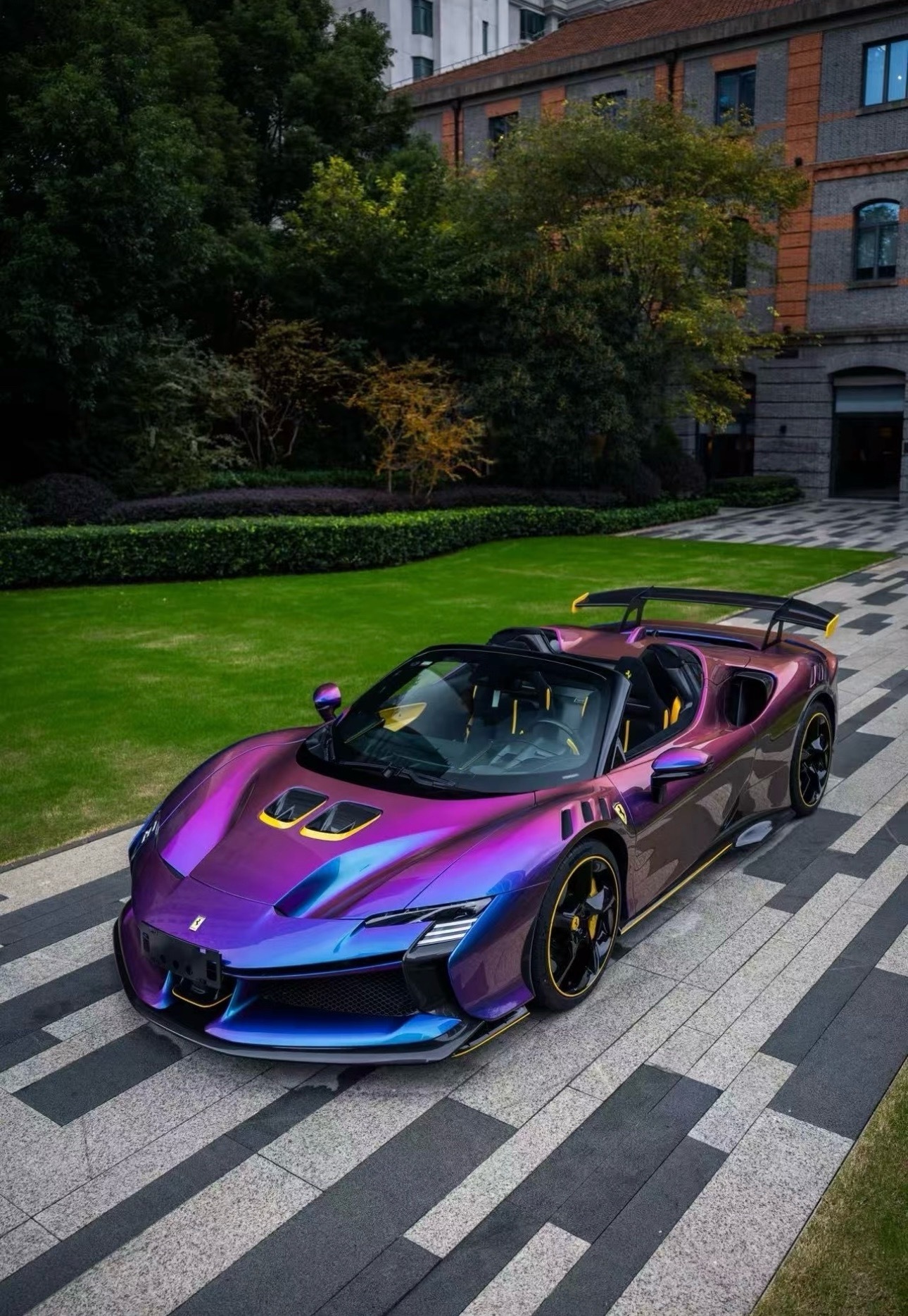 国内Tailor Made法拉利配色的越来越出彩了👍这是最近法拉利上海Tail