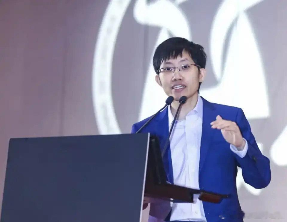 【DeepSeek梁文锋被曝长期在北京租房 房间布置比较简单】曝DeepSeek
