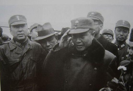 1948年冬，杜聿明部下擒获7名解放军，他随即签令：原地击毙，副参谋长冒死阻止，
