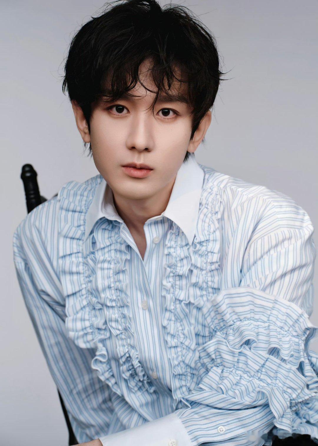 成毅，情起一眼，爱止永恒。想与你细水长流度余生，陪你看夕阳，为你理衣裳。成毅两京