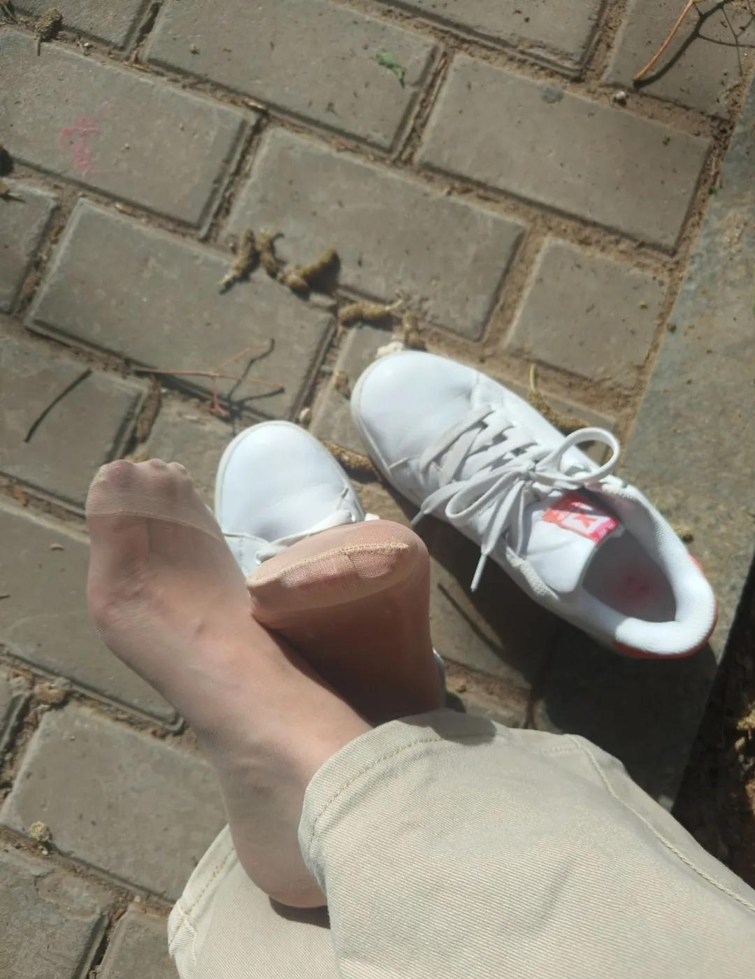 小白鞋清洗 光脚自由主义